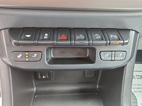 Used 2021 Chevrolet Colorado Z71 AWD/4WD image 33