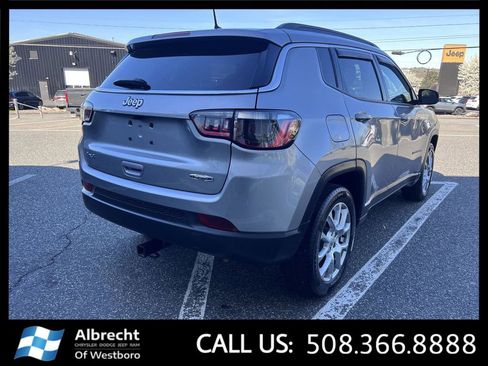 Used 2022 Jeep Compass Latitude AWD/4WD image 5
