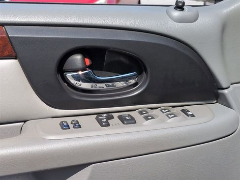 Used 2008 GMC Envoy Denali w/ Sun And 6-Disc Cd Package RWD image 13