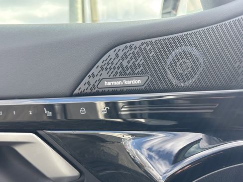 Used 2025 BMW 530i xDrive image 19