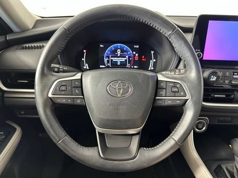 Used 2024 Toyota Grand Highlander AWD image 17