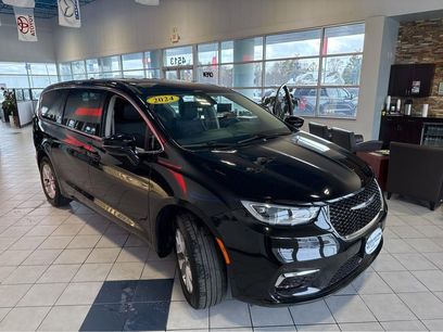 Used 2024 Chrysler Pacifica Touring-L
