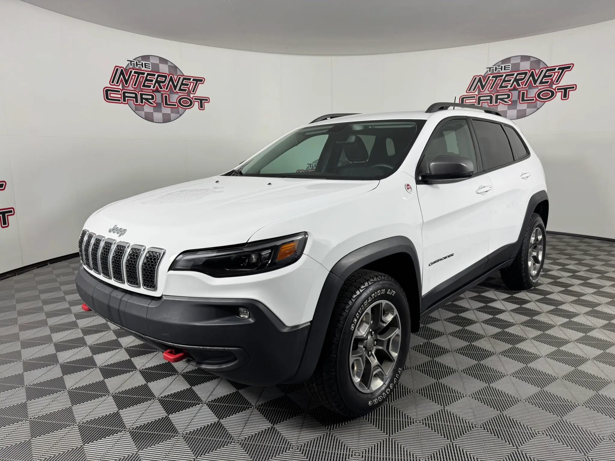 Used 2019 Jeep Cherokee Trailhawk w/ Cold Weather Group AWD/4WD image 3