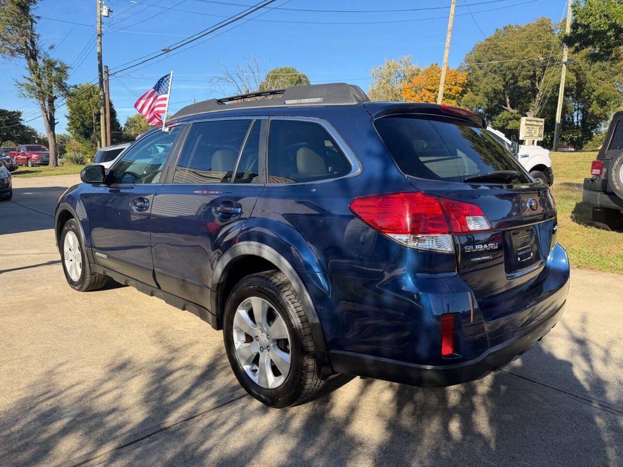 Used 2010 Subaru Outback 2.5i Limited AWD/4WD image 4