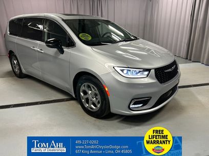 Used 2024 Chrysler Pacifica Limited