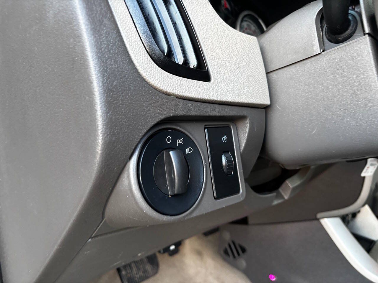 Used 2010 Ford Focus SE FWD image 23
