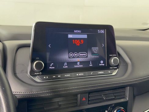 Used 2024 Nissan Rogue S FWD image 22