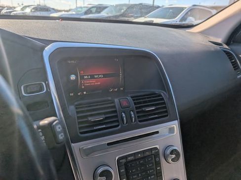 Used 2017 Volvo XC60 T6 Dynamic w/ Climate Package image 21