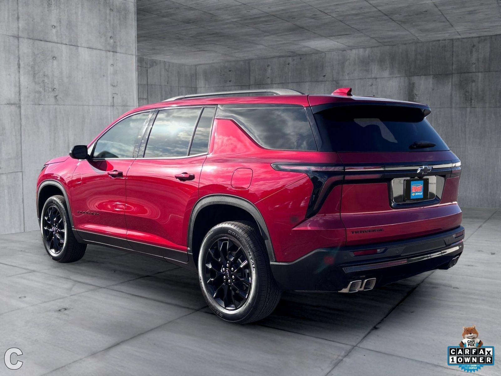 Used 2026 Chevrolet Traverse LT w/ Midnight/Sport Edition FWD image 4