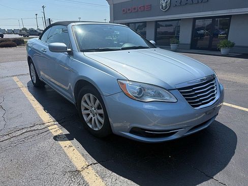 Used 2013 Chrysler 200 Touring FWD image 2