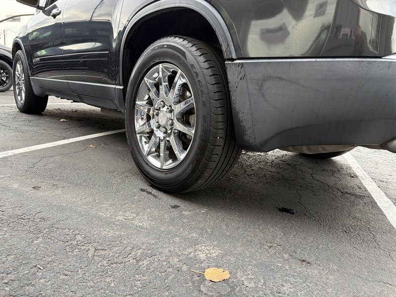 Used 2007 GMC Acadia SLT w/ Trailering Package AWD/4WD image 6