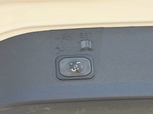 Used 2016 Ford Escape Titanium w/ Equipment Group 301A AWD/4WD image 43