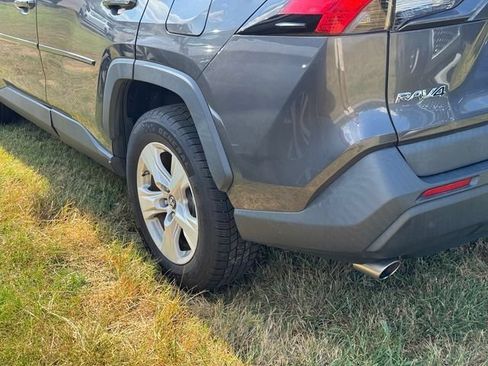 Used 2019 Toyota RAV4 XLE w/ Convenience Package AWD/4WD image 18
