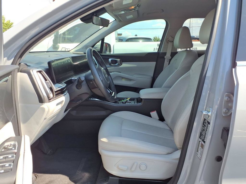 Used 2025 Kia Sorento S AWD/4WD image 18