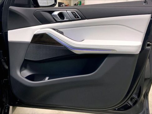 Used 2025 BMW X5 xDrive40i w/ M Sport Package image 22