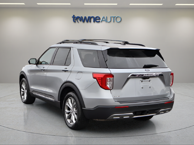 Used 2024 Ford Explorer XLT w/ Equipment Group 202A AWD/4WD image 3