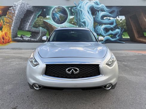 Used 2017 INFINITI QX70 2WD w/ Premium Package image 3