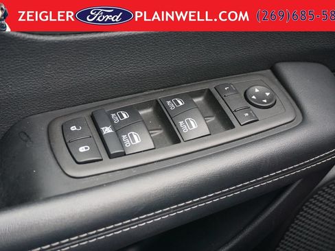 Used 2025 Chrysler Pacifica Select FWD image 31