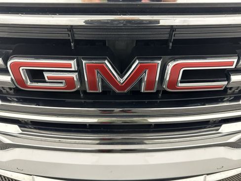 Used 2023 GMC Acadia SLE w/ Driver Convenience Package FWD image 31