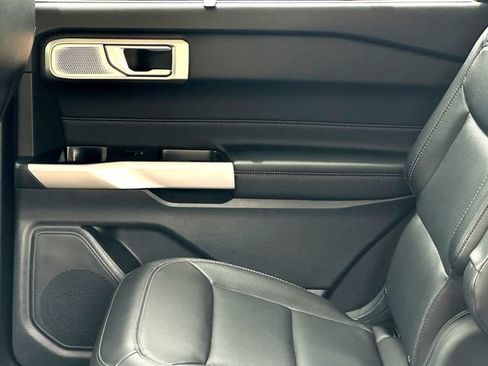 Used 2023 Ford Explorer Limited w/ Limited Technology Package RWD image 24