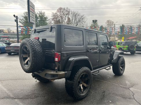 Used 2017 Jeep Wrangler 75th Anniversary image 8
