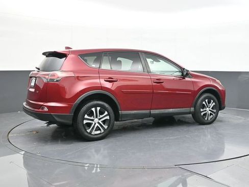 Used 2018 Toyota RAV4 LE image 14