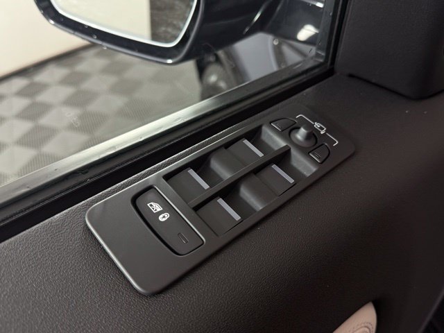 Certified 2025 Land Rover Discovery Sport Dynamic SE AWD/4WD image 24