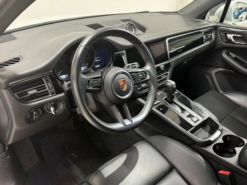 Certified 2023 Porsche Macan Turbo image 4
