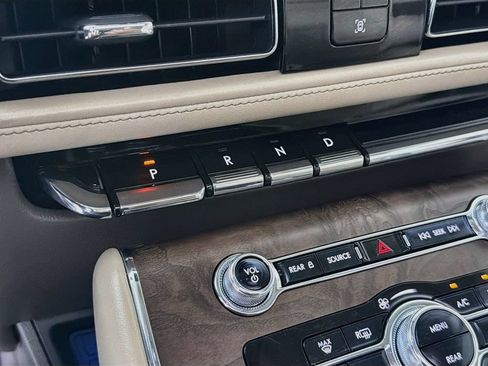 Used 2021 Lincoln Aviator Reserve w/ Equipment Group 202A AWD/4WD image 22