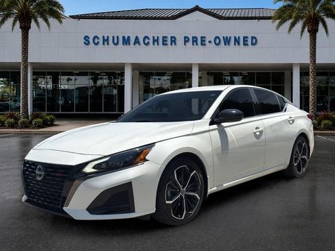Used 2023 Nissan Altima 2.5 SR FWD image 3