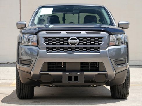 Used 2025 Nissan Frontier SV w/ Tow Package RWD image 7