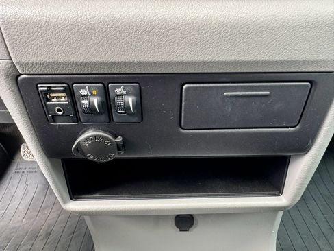 Used 2017 Toyota Sienna XLE w/ XLE Navigation Package FWD image 36