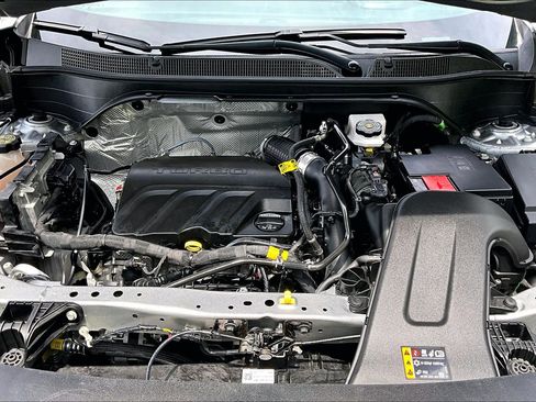 Used 2024 Chevrolet Trax RS FWD image 9