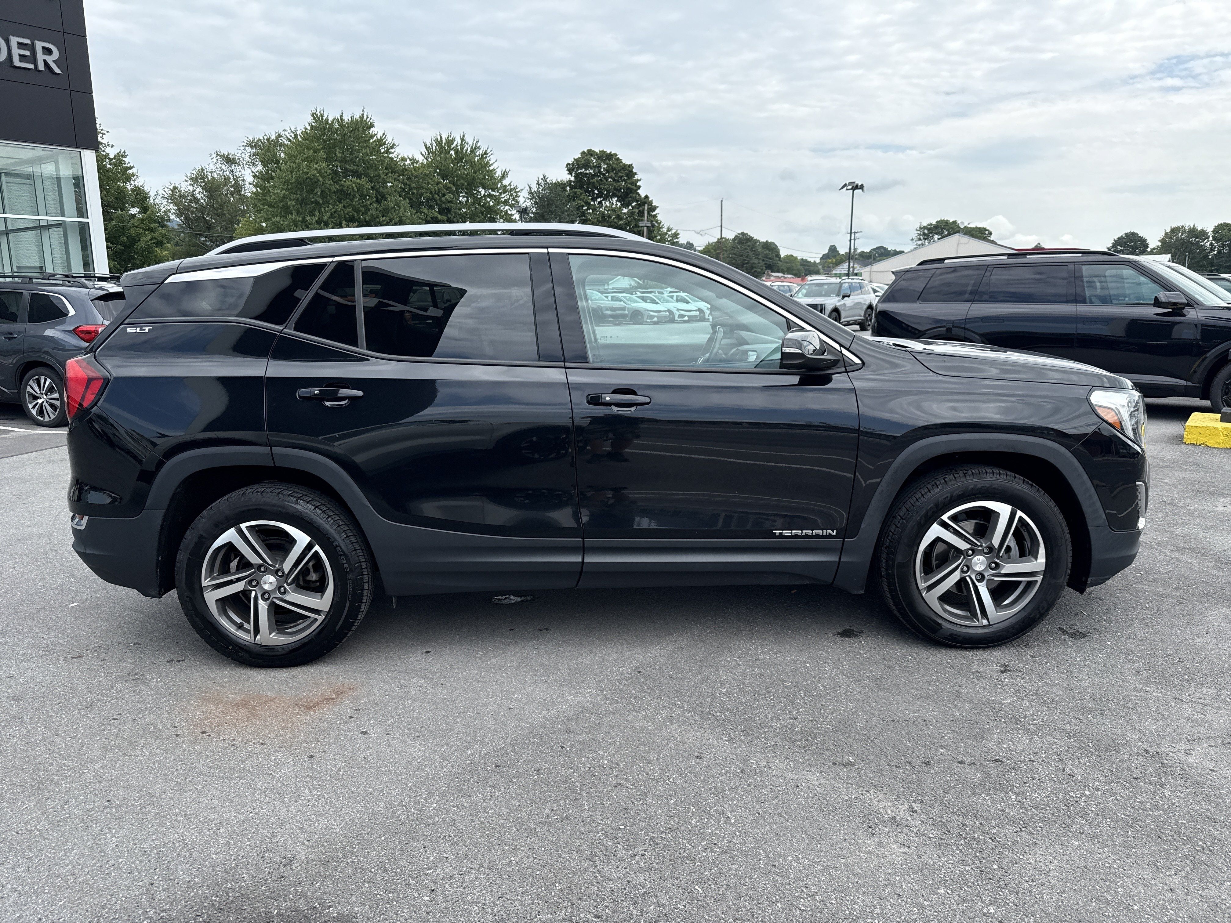 Used 2020 GMC Terrain SLT AWD/4WD image 2