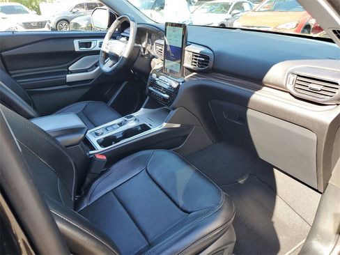 Used 2022 Ford Explorer Limited w/ Limited Technology Package image 40