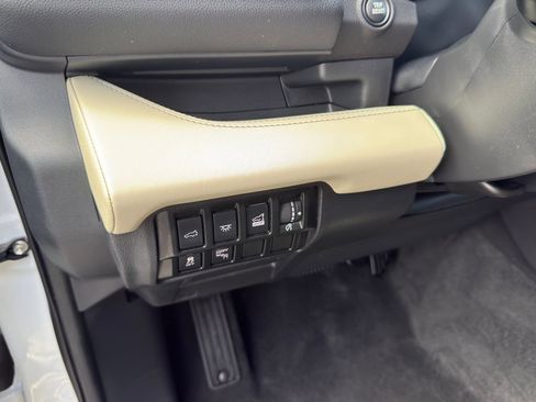 Used 2022 Subaru Ascent Touring AWD/4WD image 23