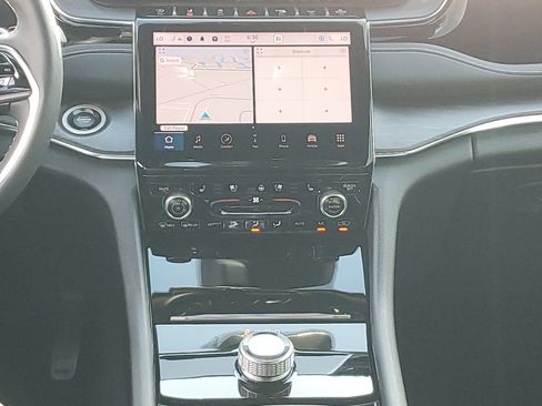 Used 2023 Jeep Grand Cherokee Overland w/ Luxury Tech Group IV RWD image 15