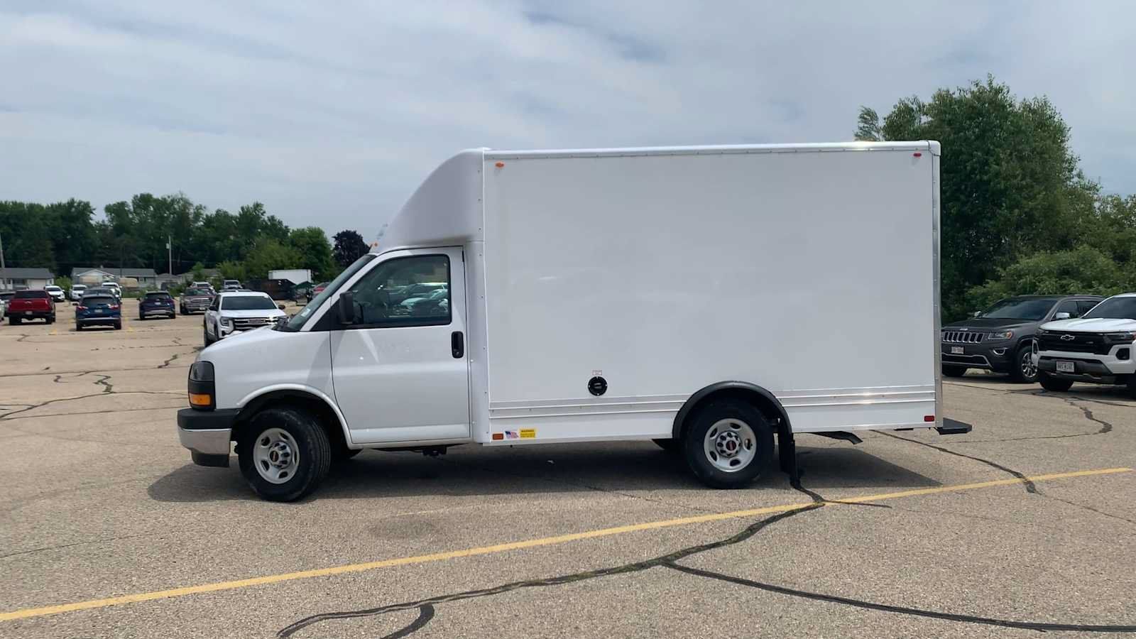 New 2025 GMC Savana 3500 w/ Power Convenience Package RWD image 5