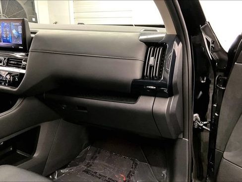 New 2026 Nissan Pathfinder SV w/ SV Premium Package AWD/4WD image 38