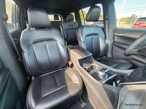 Used 2024 Jeep Grand Cherokee L Limited w/ Black Appearance Package AWD/4WD image 3