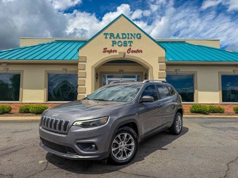 Used 2019 Jeep Cherokee Latitude Plus FWD image 2