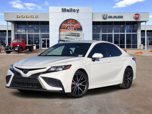 Used 2022 Toyota Camry SE FWD image 5