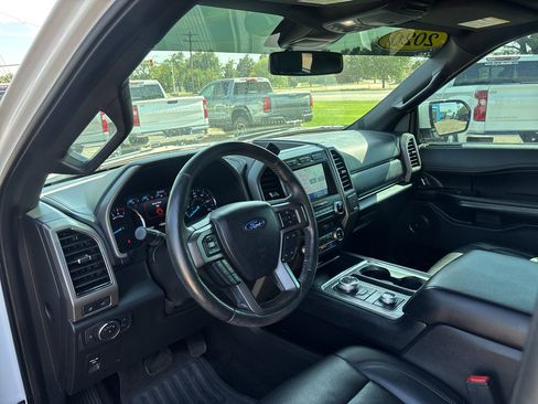 Used 2020 Ford Expedition XLT w/ Equipment Group 202A AWD/4WD image 13