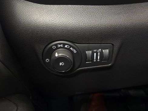Used 2025 Jeep Compass Trailhawk AWD/4WD image 31