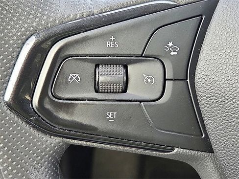 Certified 2025 Chevrolet Trax LS image 19