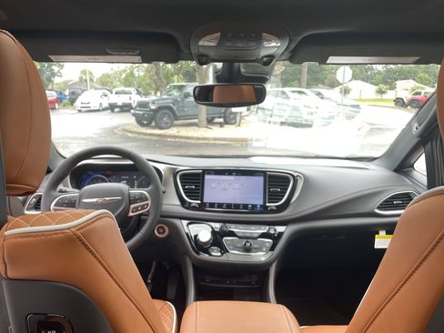 New 2026 Chrysler Pacifica Pinnacle image 57