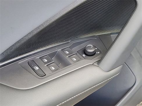 New 2025 Volkswagen Tiguan SE image 16