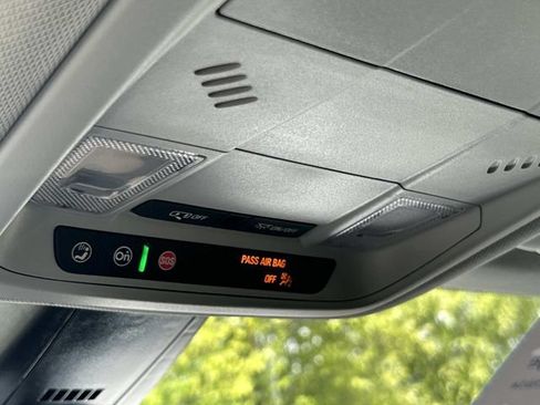 Used 2022 Chevrolet Blazer LT FWD image 38