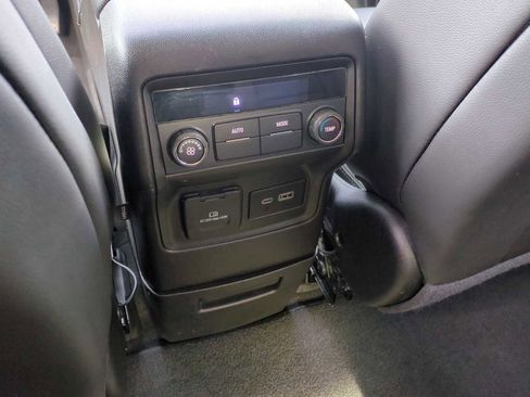 Used 2023 GMC Acadia SLT image 21