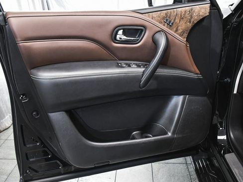 Used 2024 INFINITI QX80 Premium Select w/ Cargo Package image 9